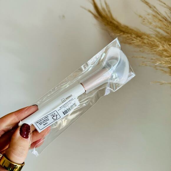 NEW EVER SEPHORA Synthetic Bristle Clean Beauty Angle Cheeks Bronzer Blush Brush - Picture 3 of 5